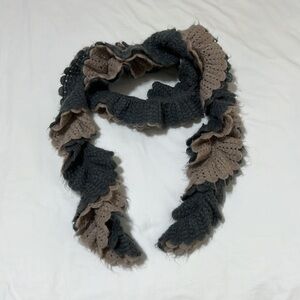 Tarnish Wool Knit Ruffle Scarf